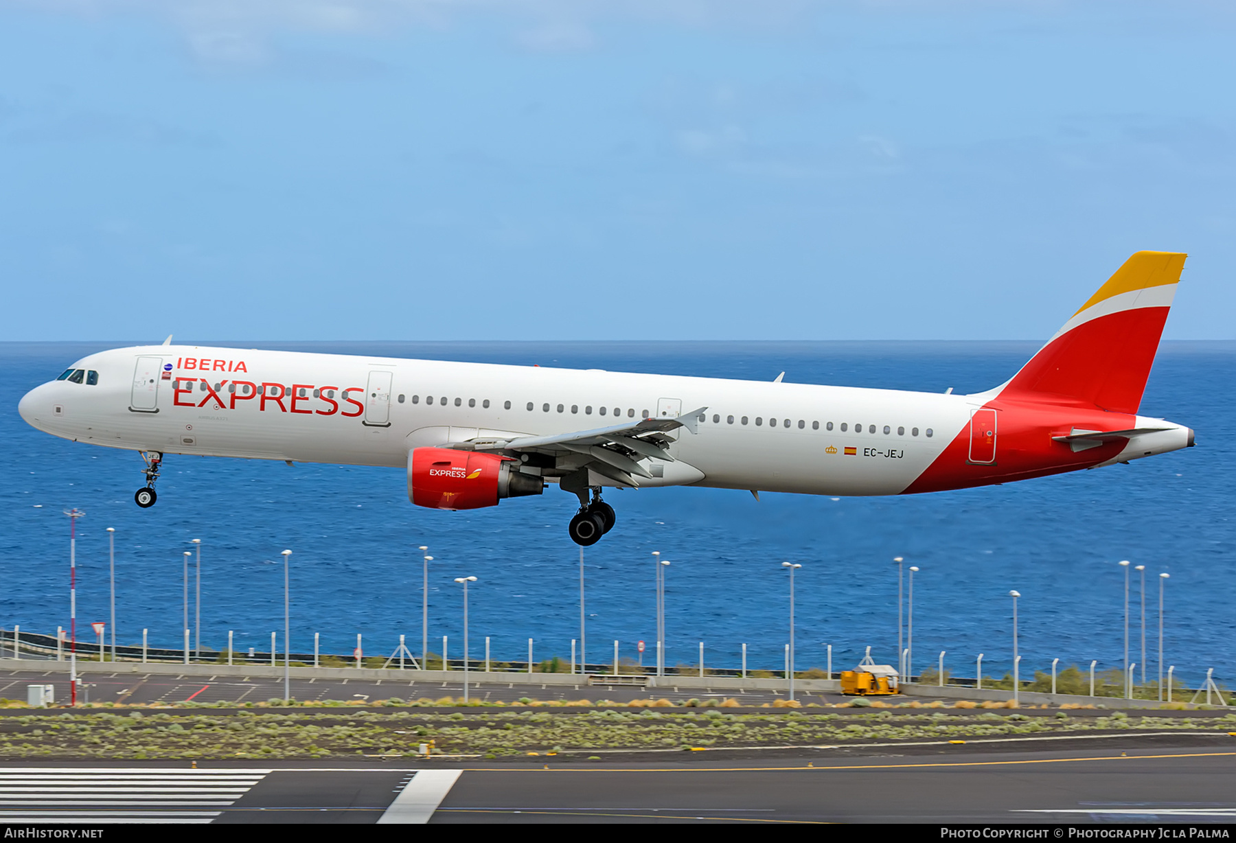 Aircraft Photo of EC-JEJ | Airbus A321-213 | Iberia Express | AirHistory.net #406100