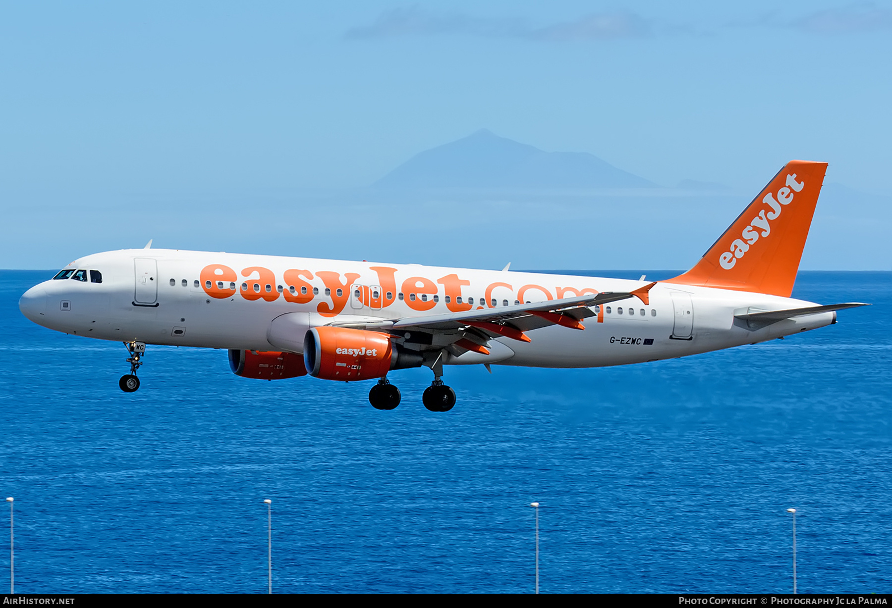 Aircraft Photo of G-EZWC | Airbus A320-214 | EasyJet | AirHistory.net #406157