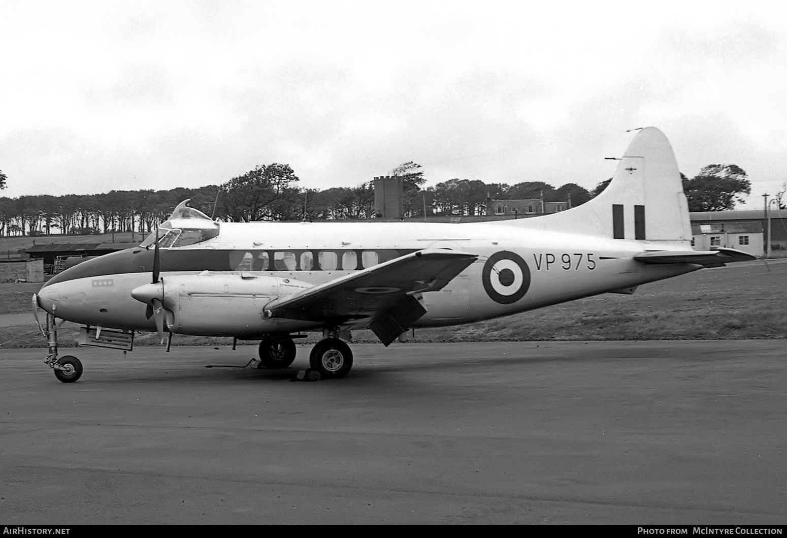 Aircraft Photo of VP975 | De Havilland D.H. 104 Devon C2 | UK - Air Force | AirHistory.net #406245