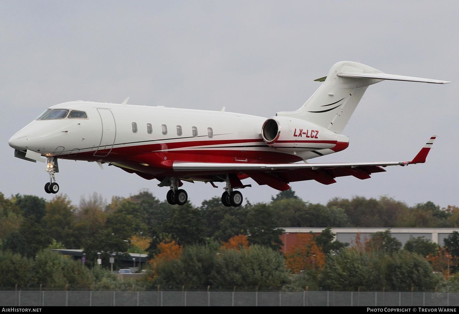 Aircraft Photo of LX-LCZ | Bombardier Challenger 300 (BD-100-1A10) | AirHistory.net #406473