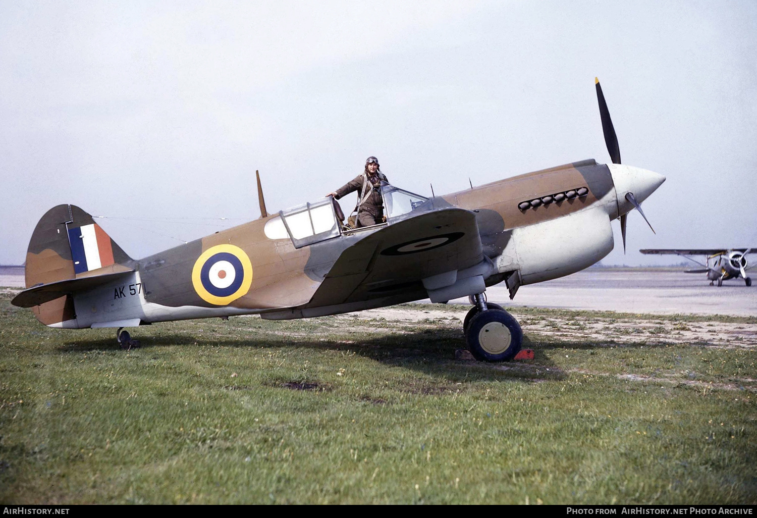 Aircraft Photo of AK571 | Curtiss P-40D Kittyhawk Mk1 | UK - Air Force | AirHistory.net #406530