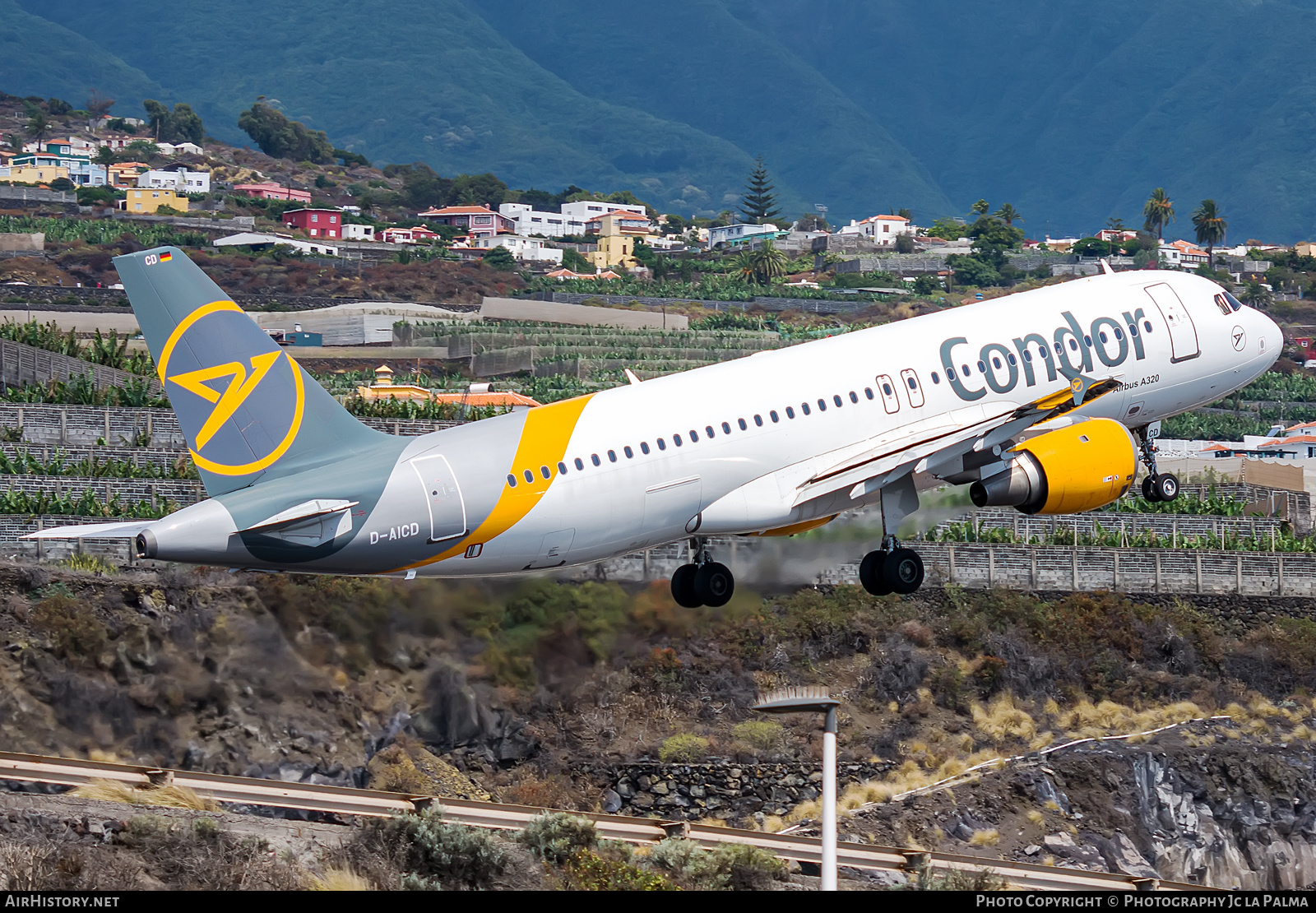 Aircraft Photo of D-AICD | Airbus A320-212 | Condor Flugdienst | AirHistory.net #406623