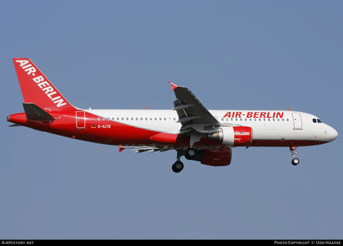 Aircraft Photo of D-ALTB | Airbus A320-214 | Air Berlin | AirHistory.net #406679