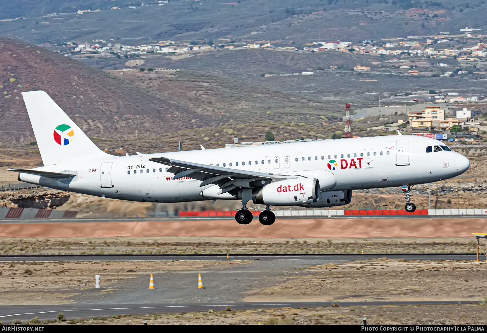 Aircraft Photo of OY-RUZ | Airbus A320-233 | Danish Air Transport - DAT | AirHistory.net #406744