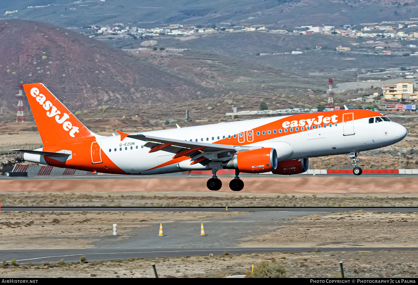 Aircraft Photo of G-EZUN | Airbus A320-214 | EasyJet | AirHistory.net #406753