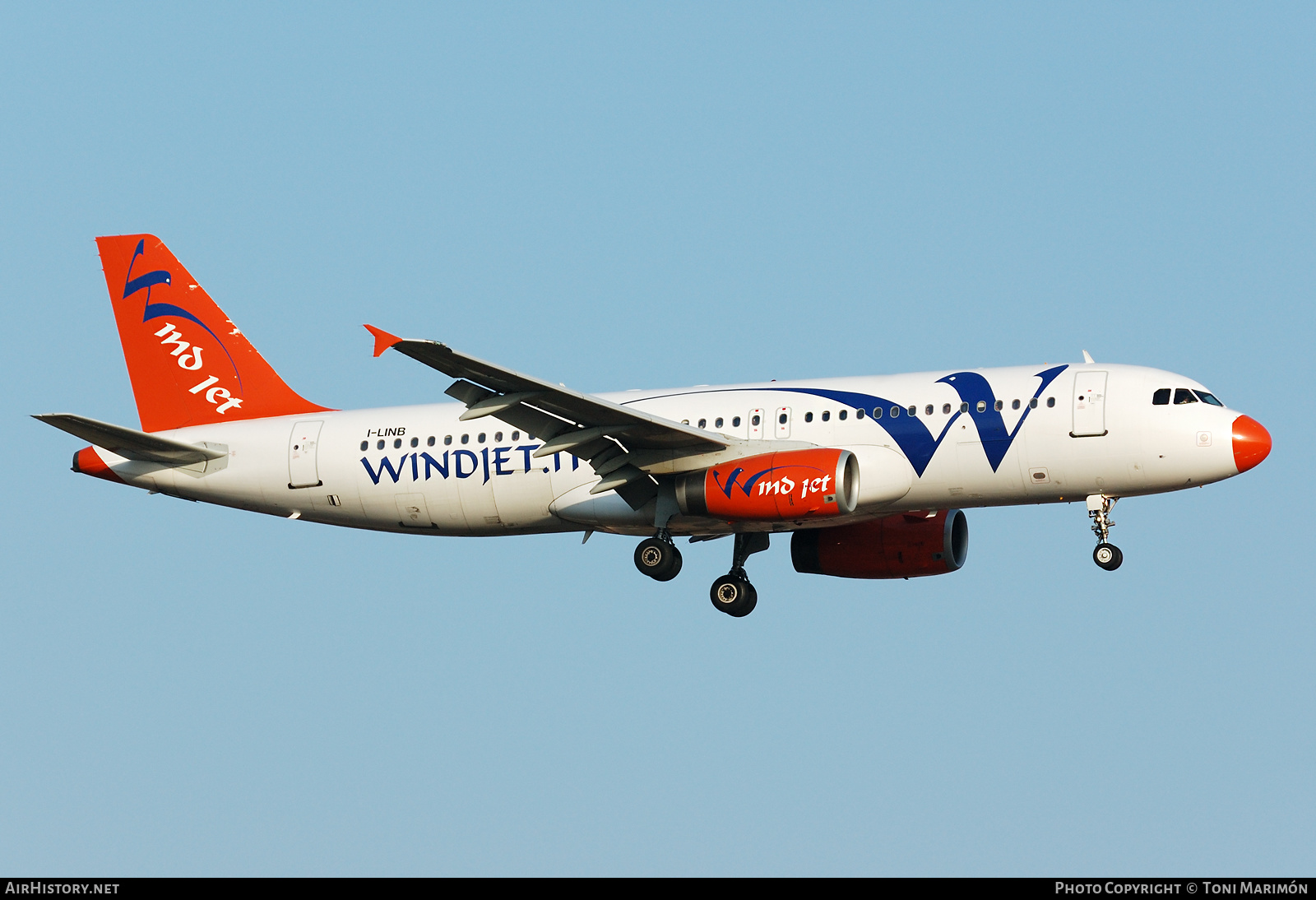 Aircraft Photo of I-LINB | Airbus A320-231 | Wind Jet | AirHistory.net #406879