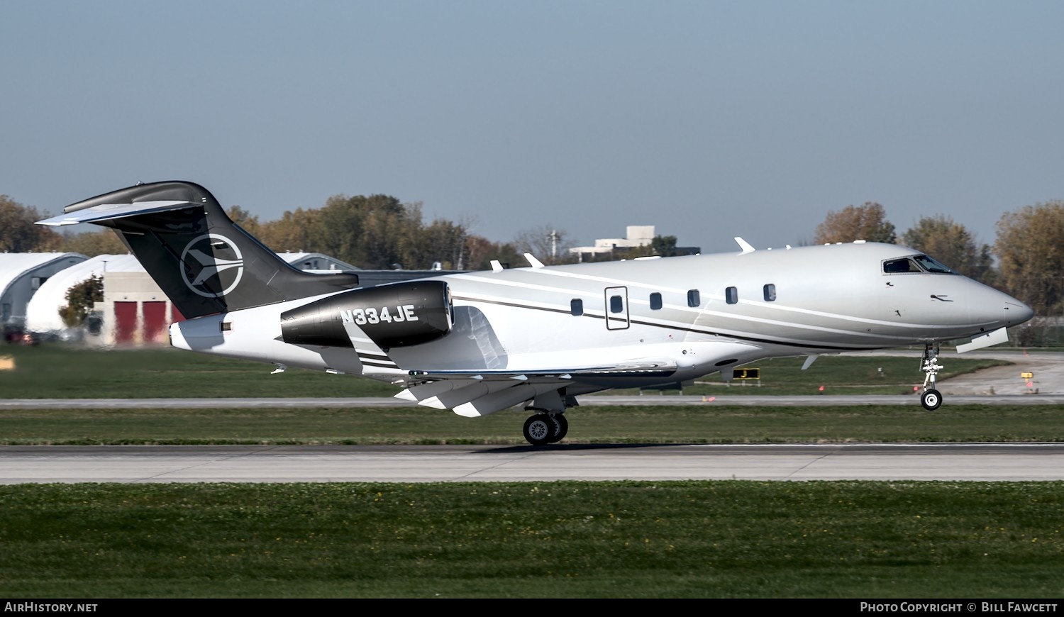 Aircraft Photo of N334JE | Bombardier Challenger 300 (BD-100-1A10) | AirHistory.net #406884