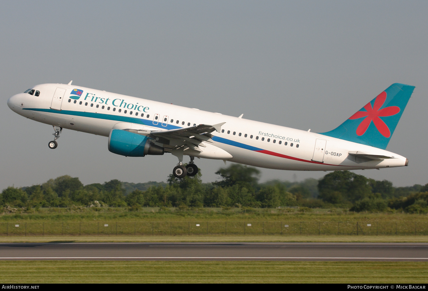 Aircraft Photo of G-OOAP | Airbus A320-214 | First Choice Airways | AirHistory.net #406920