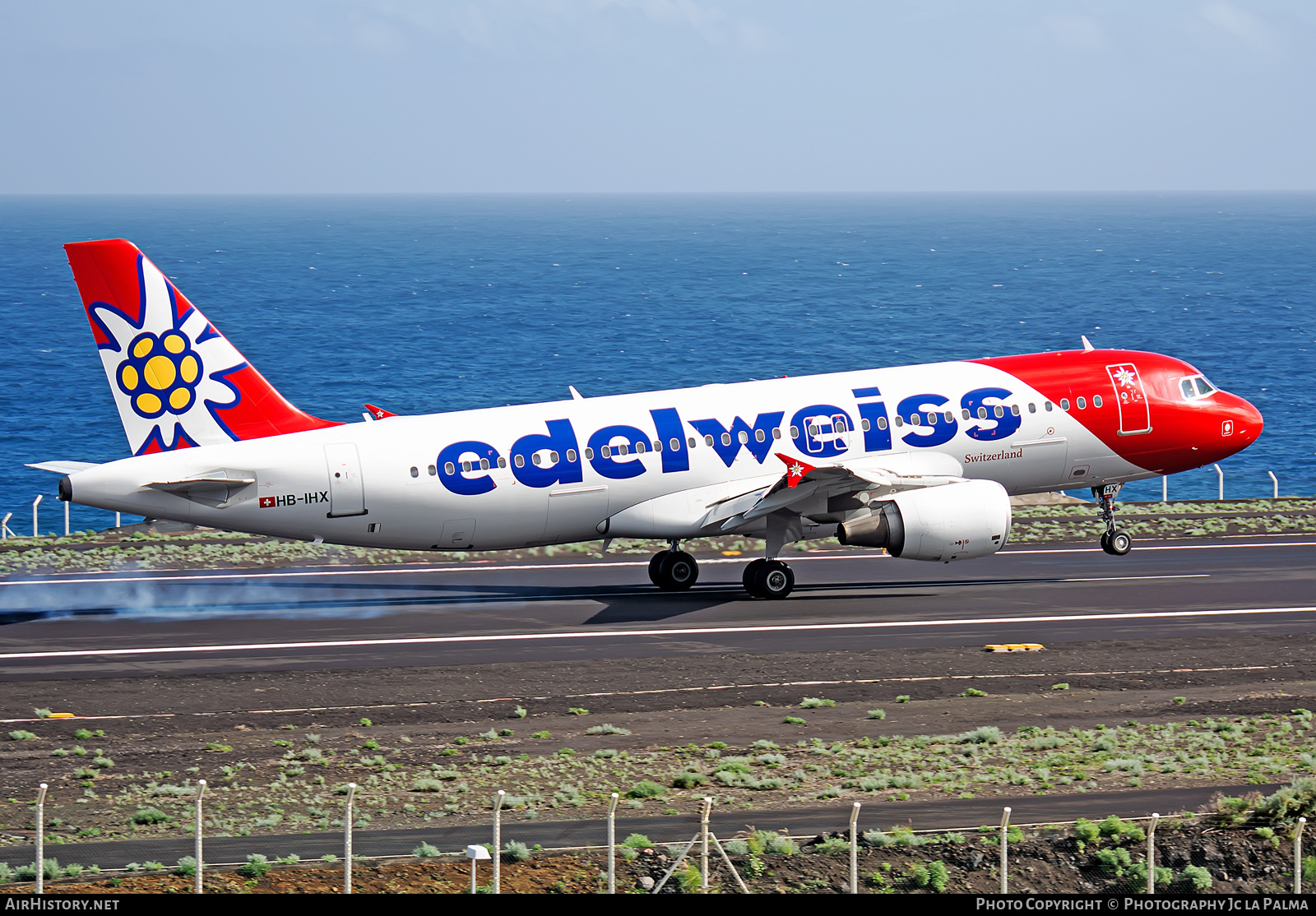 Aircraft Photo of HB-IHX | Airbus A320-214 | Edelweiss Air | AirHistory.net #406966