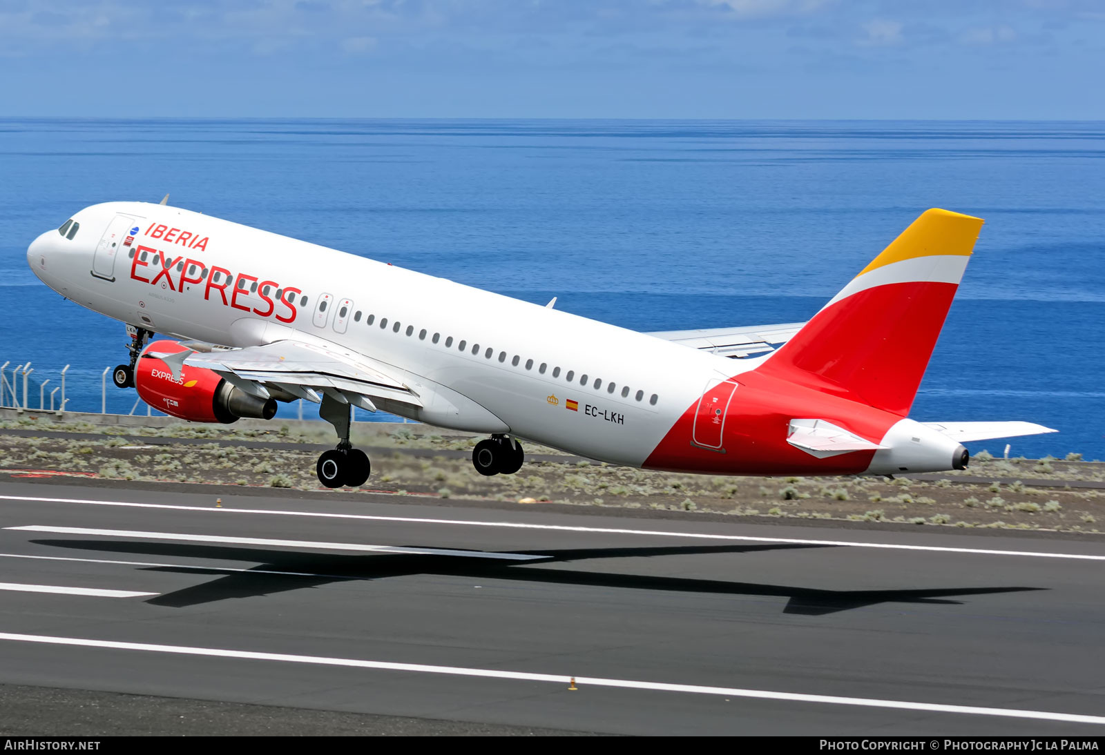 Aircraft Photo of EC-LKH | Airbus A320-214 | Iberia Express | AirHistory.net #407124