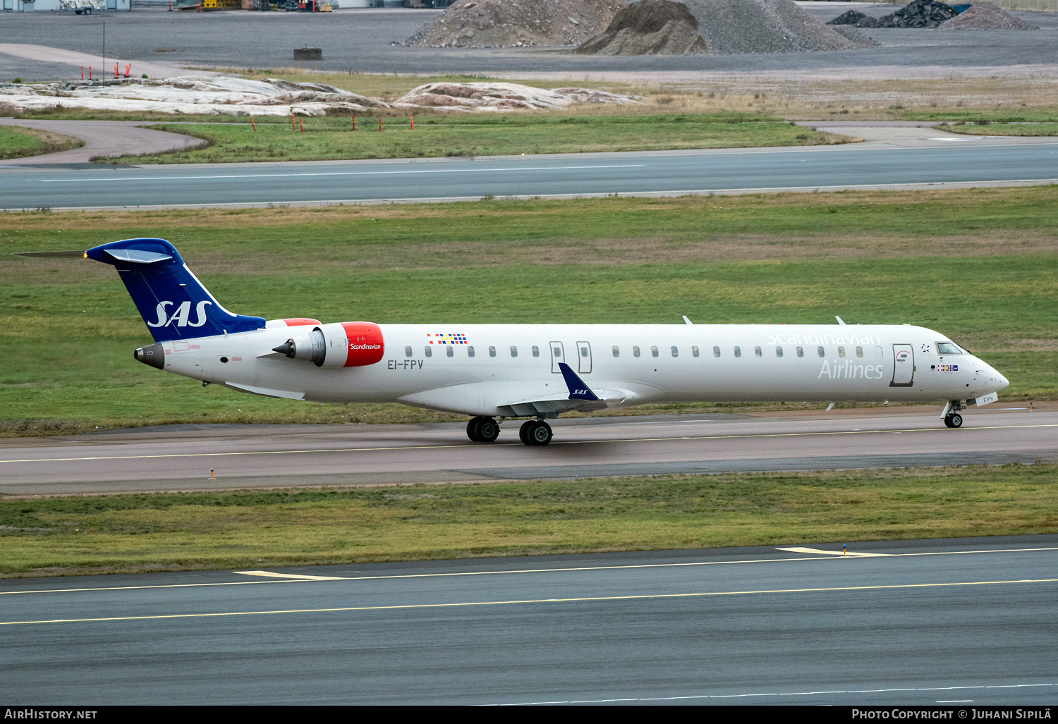 Aircraft Photo of EI-FPV | Bombardier CRJ-900LR (CL-600-2D24) | Scandinavian Airlines - SAS | AirHistory.net #407148