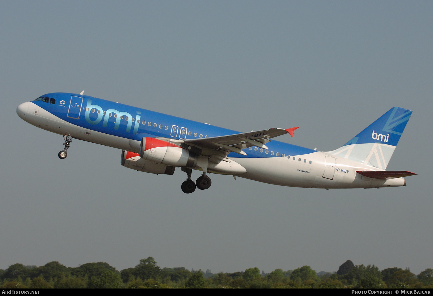 Aircraft Photo of G-MIDV | Airbus A320-232 | BMI - British Midland International | AirHistory.net #407153