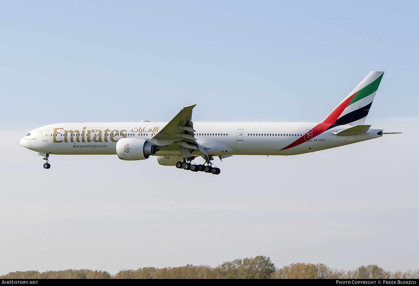 Aircraft Photo of A6-EPA | Boeing 777-31H/ER | Emirates | AirHistory.net #407160