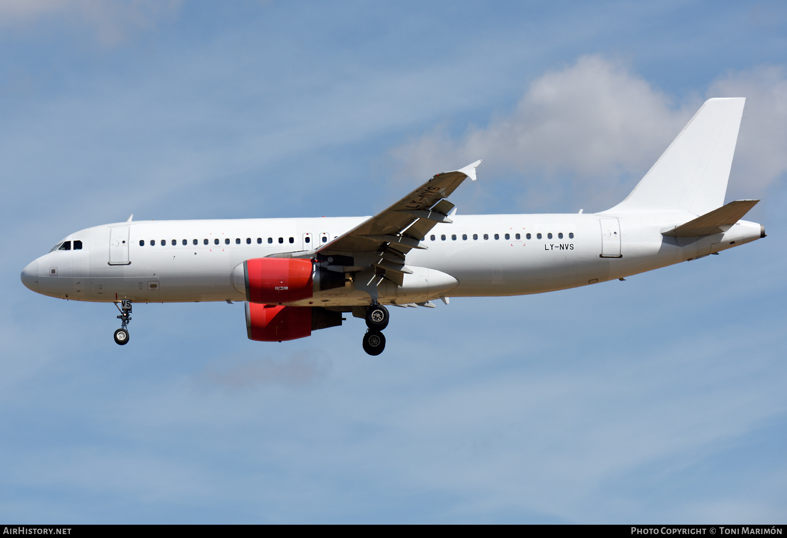 Aircraft Photo of LY-NVS | Airbus A320-214 | AirHistory.net #407293