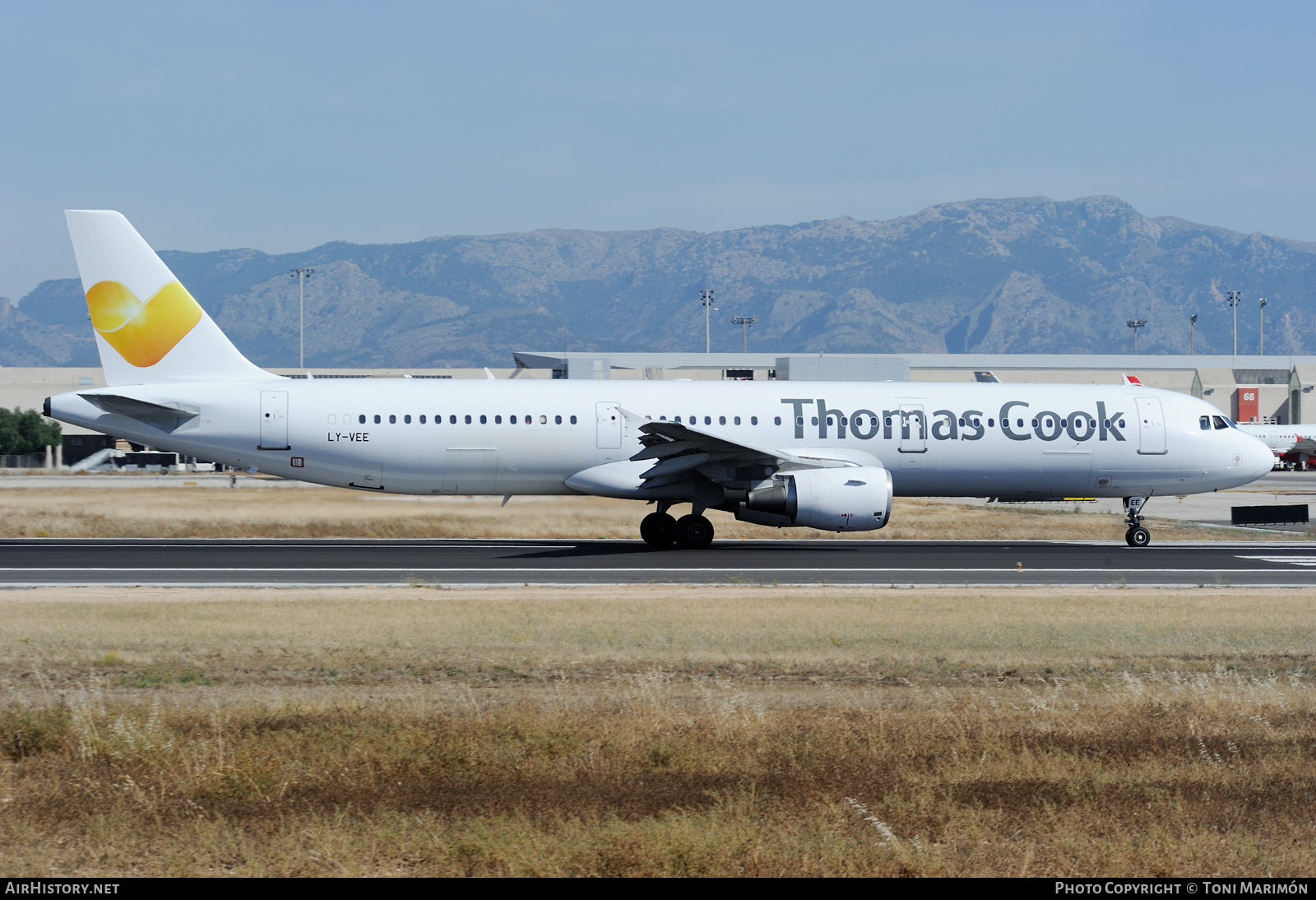 Aircraft Photo of LY-VEE | Airbus A321-211 | Thomas Cook Airlines | AirHistory.net #407318