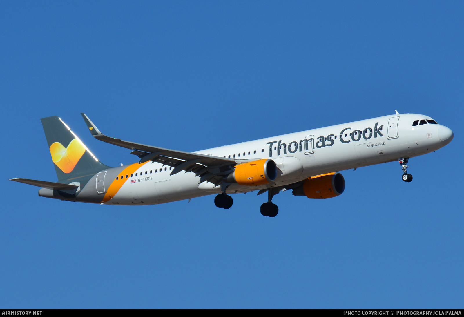 Aircraft Photo of G-TCDH | Airbus A321-211 | Thomas Cook Airlines | AirHistory.net #407319