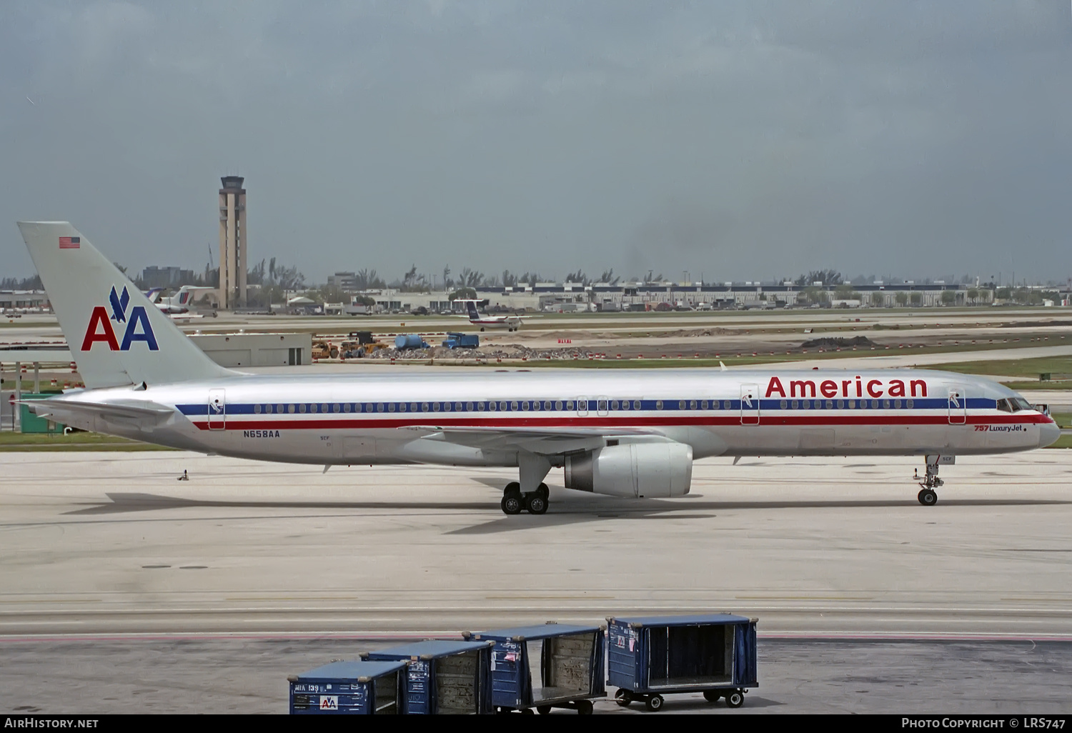 Aircraft Photo of N658AA | Boeing 757-223 | American Airlines | AirHistory.net #407364
