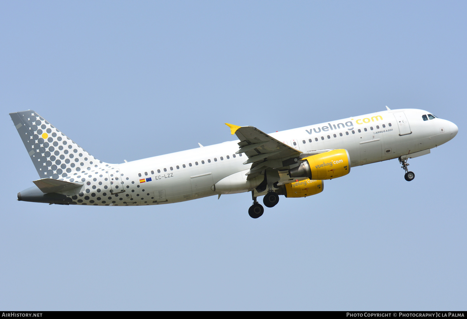 Aircraft Photo of EC-LZZ | Airbus A320-214 | Vueling Airlines | AirHistory.net #407412
