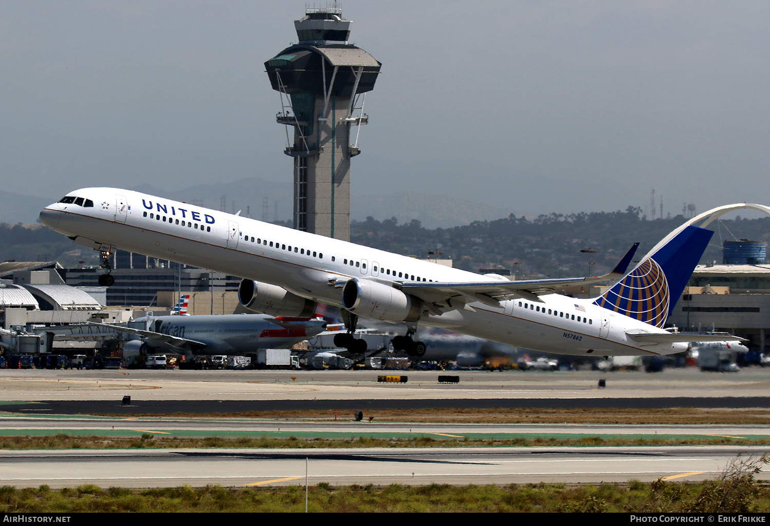 Aircraft Photo of N57862 | Boeing 757-33N | United Airlines | AirHistory.net #407505