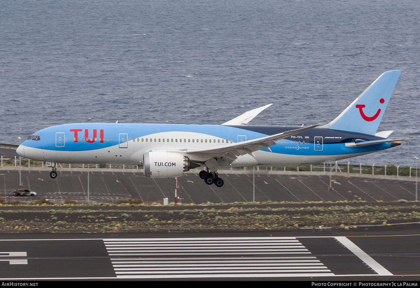 Aircraft Photo of PH-TFL | Boeing 787-8 Dreamliner | TUI | AirHistory.net #407529