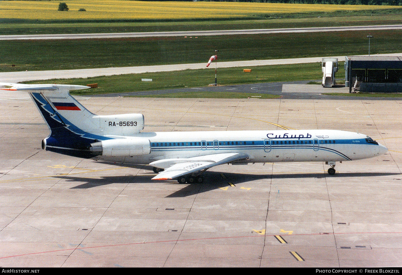Aircraft Photo of RA-85693 | Tupolev Tu-154M | Sibir - Siberia Airlines | AirHistory.net #407580