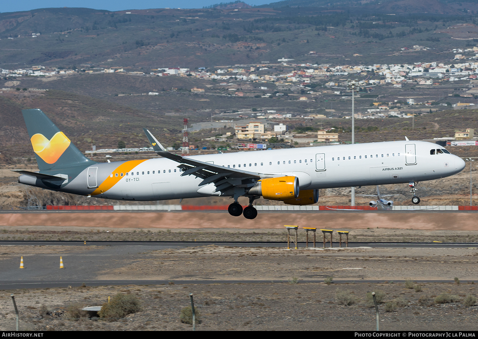 Aircraft Photo of OY-TCI | Airbus A321-211 | AirHistory.net #407671