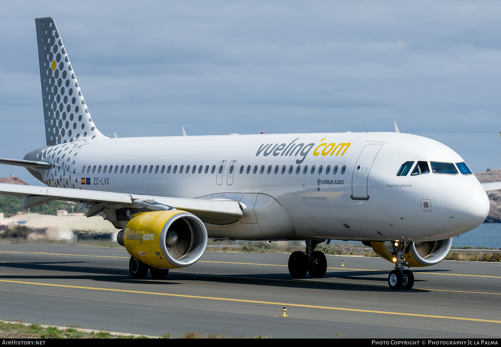 Aircraft Photo of EC-LVX | Airbus A320-214 | Vueling Airlines | AirHistory.net #407785