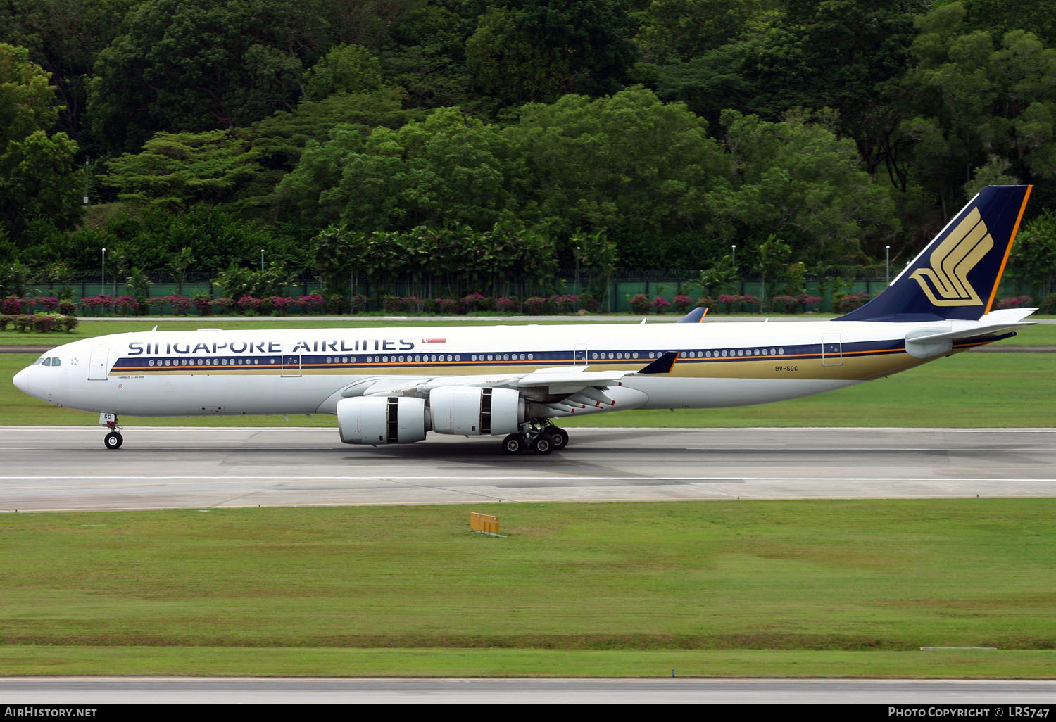 Aircraft Photo of 9V-SGC | Airbus A340-541 | Singapore Airlines | AirHistory.net #407808