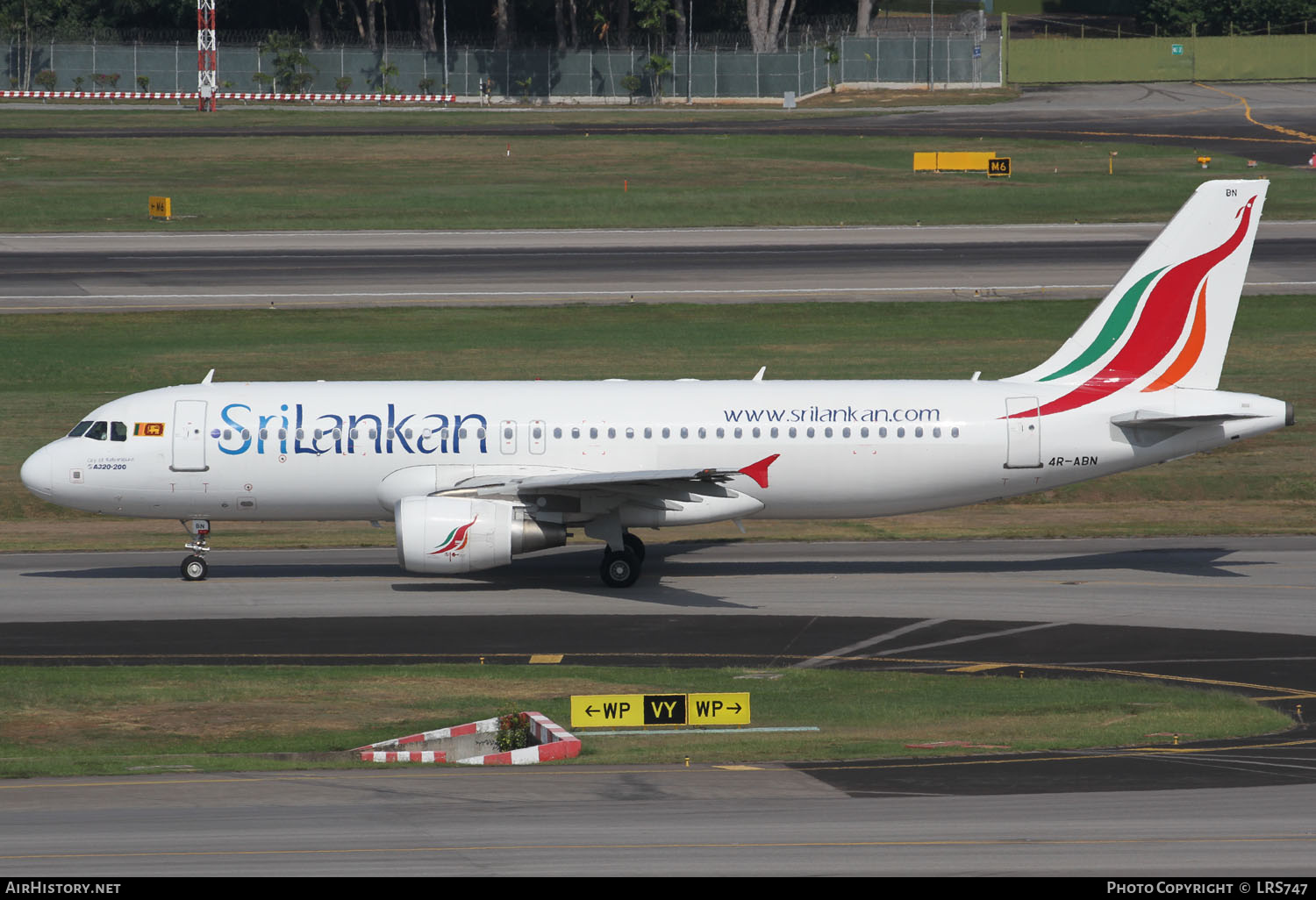 Aircraft Photo of 4R-ABN | Airbus A320-214 | SriLankan Airlines | AirHistory.net #407839