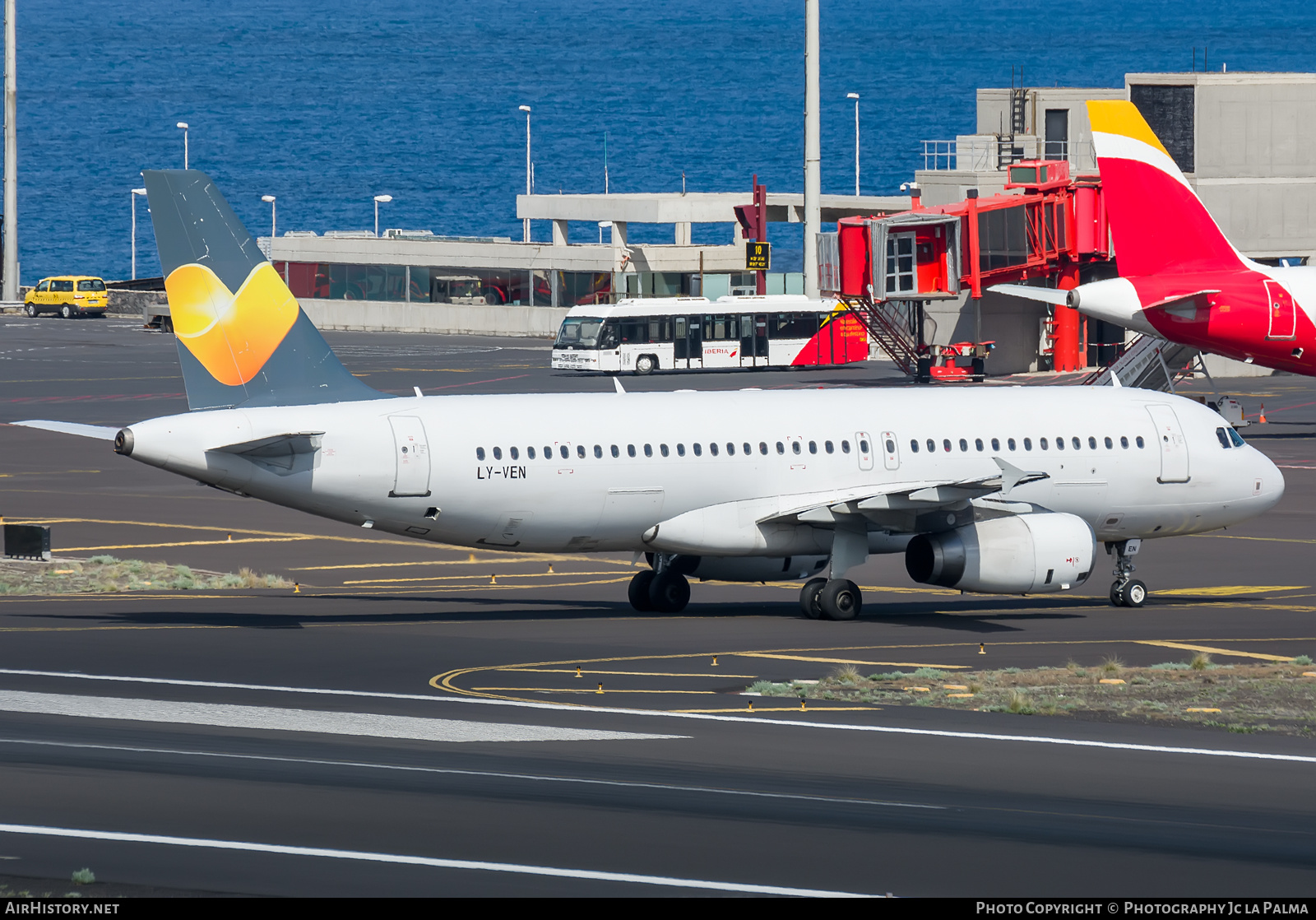 Aircraft Photo of LY-VEN | Airbus A320-233 | Thomas Cook Airlines | AirHistory.net #407911
