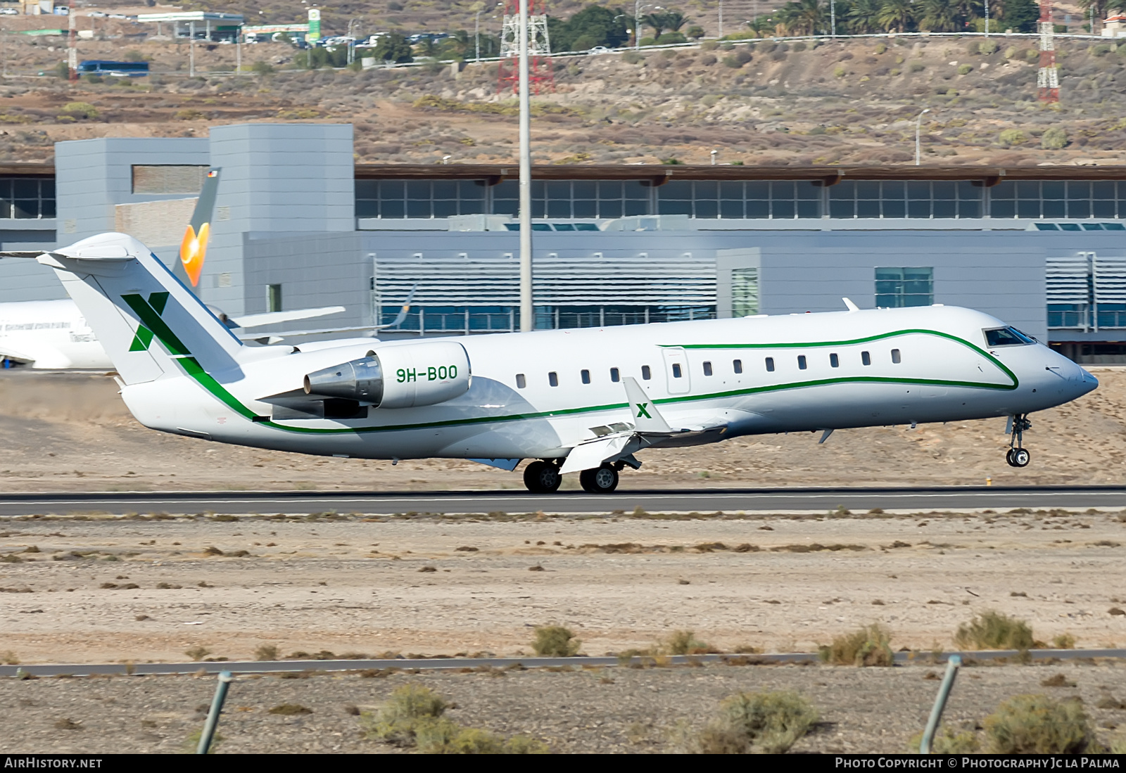 Aircraft Photo of 9H-BOO | Bombardier Challenger 850 (CRJ-200SE/CL-600-2B19) | AirX Charter | AirHistory.net #407935