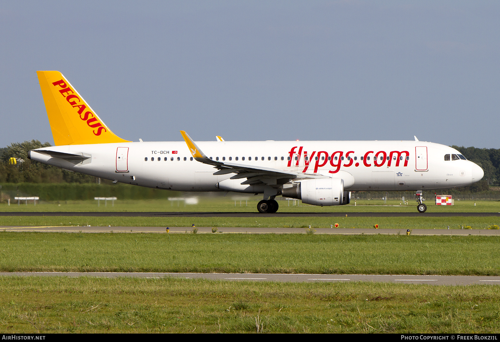 Aircraft Photo of TC-DCH | Airbus A320-216 | Pegasus Airlines | AirHistory.net #408325