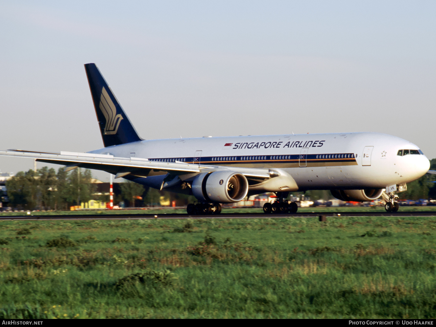 Aircraft Photo of 9V-SVK | Boeing 777-212/ER | Singapore Airlines | AirHistory.net #408422