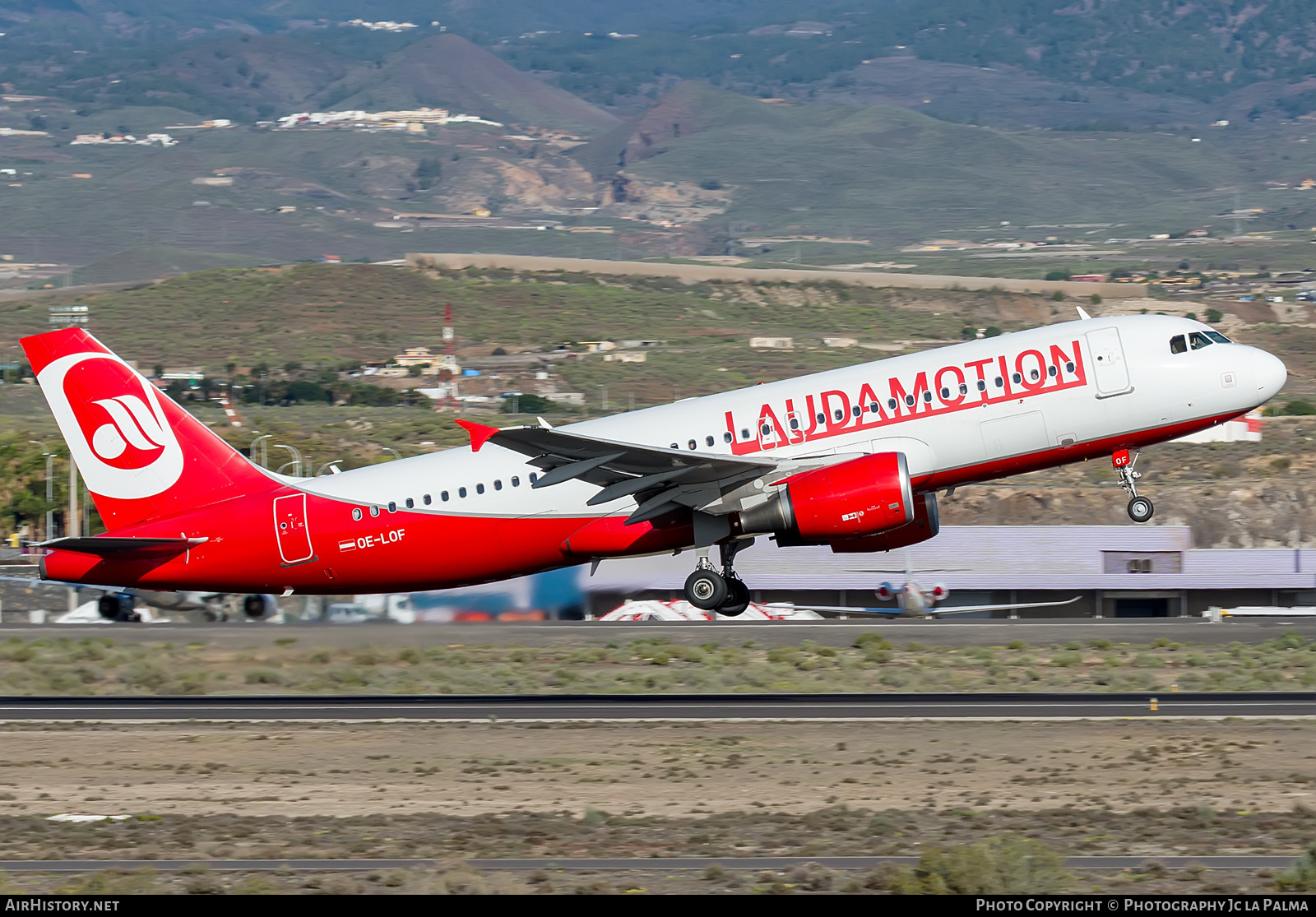 Aircraft Photo of OE-LOF | Airbus A320-214 | Laudamotion | AirHistory.net #408448