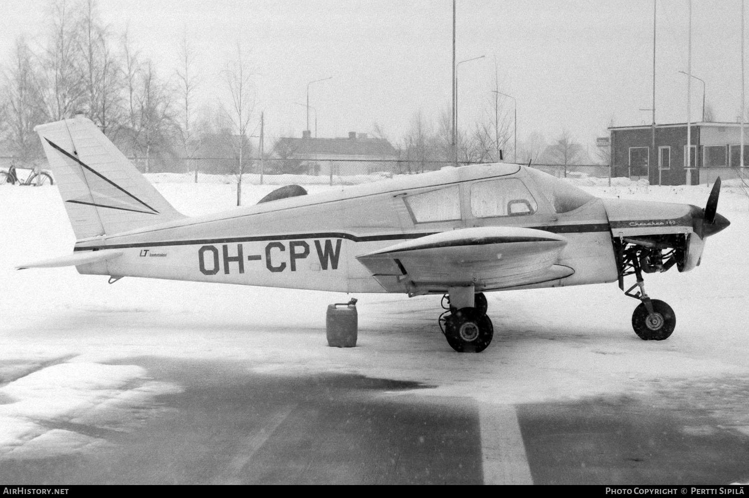 Aircraft Photo of OH-CPW | Piper PA-28-180 Cherokee B | Lentotoimi | AirHistory.net #408480