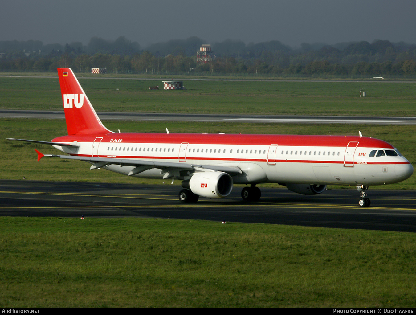 Aircraft Photo of D-ALSD | Airbus A321-211 | LTU - Lufttransport-Unternehmen | AirHistory.net #408606