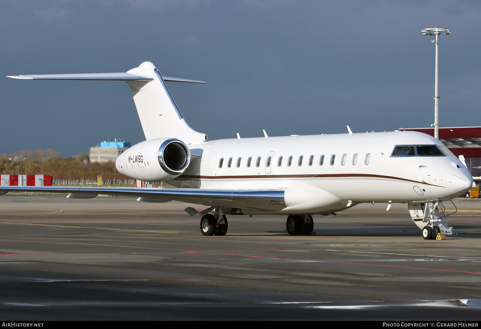 Aircraft Photo of M-LWSG | Bombardier Global 6000 (BD-700-1A10) | AirHistory.net #408864