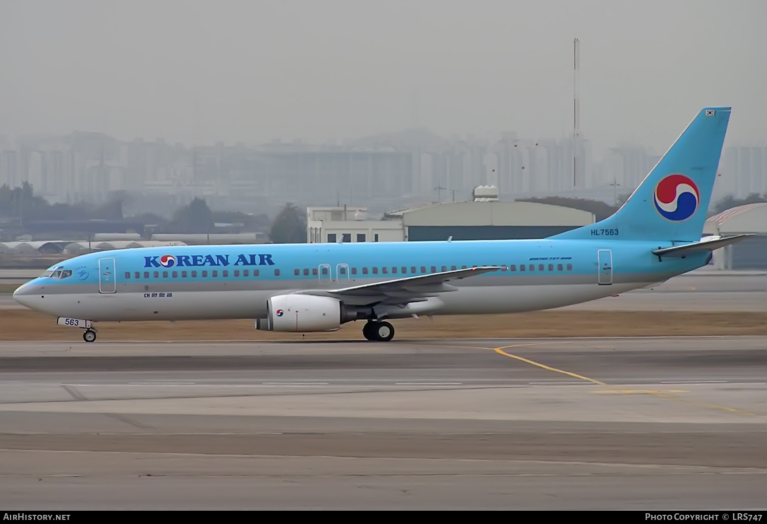 Aircraft Photo of HL7563 | Boeing 737-86N | Korean Air | AirHistory.net #409078