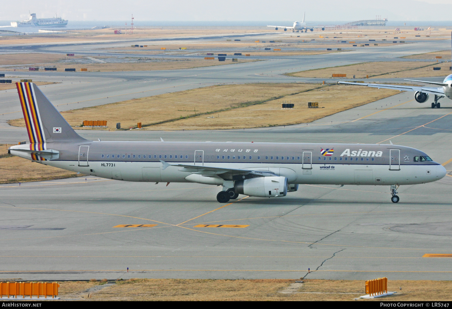 Aircraft Photo of HL7731 | Airbus A321-231 | Asiana Airlines | AirHistory.net #409112