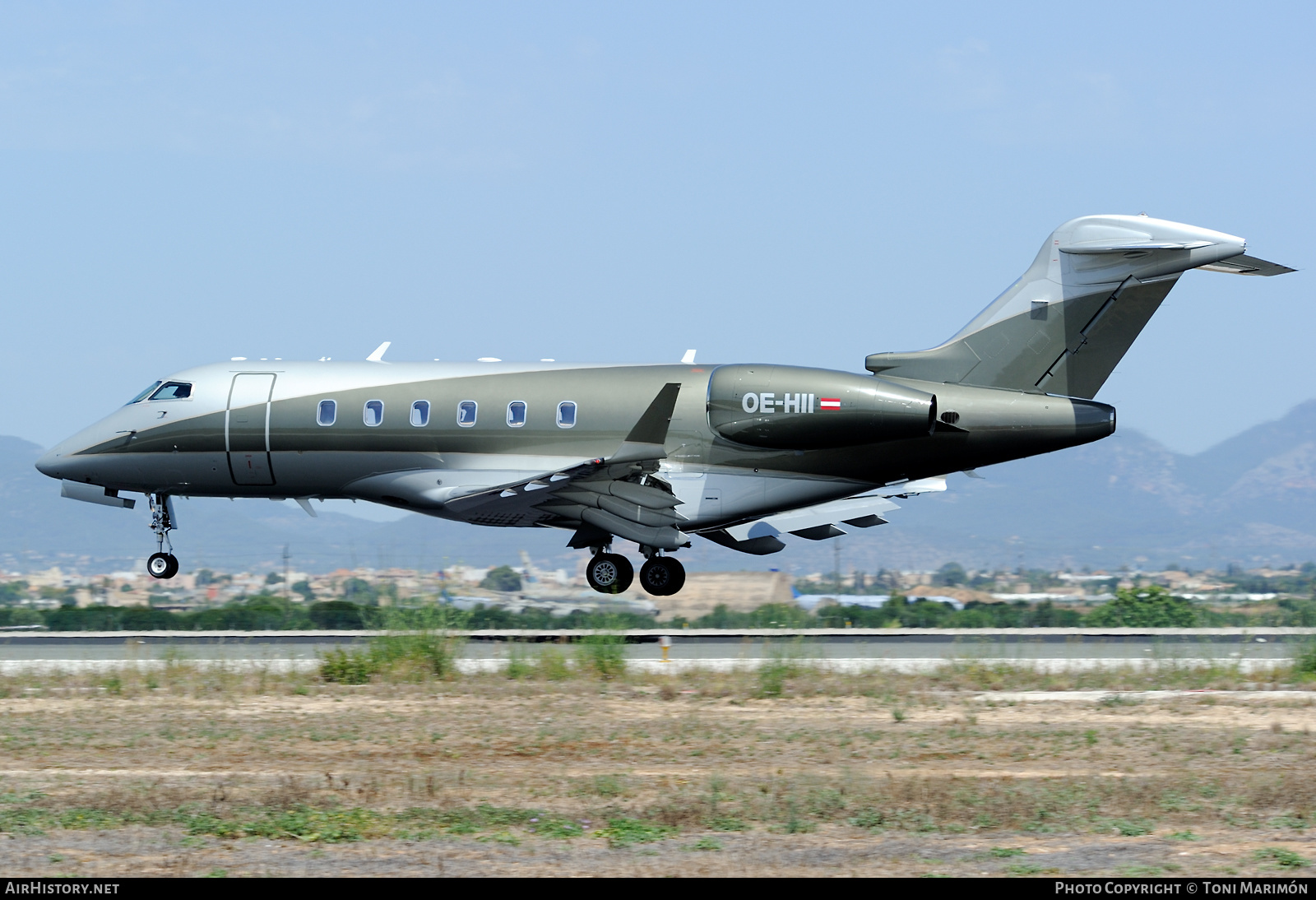 Aircraft Photo of OE-HII | Bombardier Challenger 300 (BD-100-1A10) | AirHistory.net #409244
