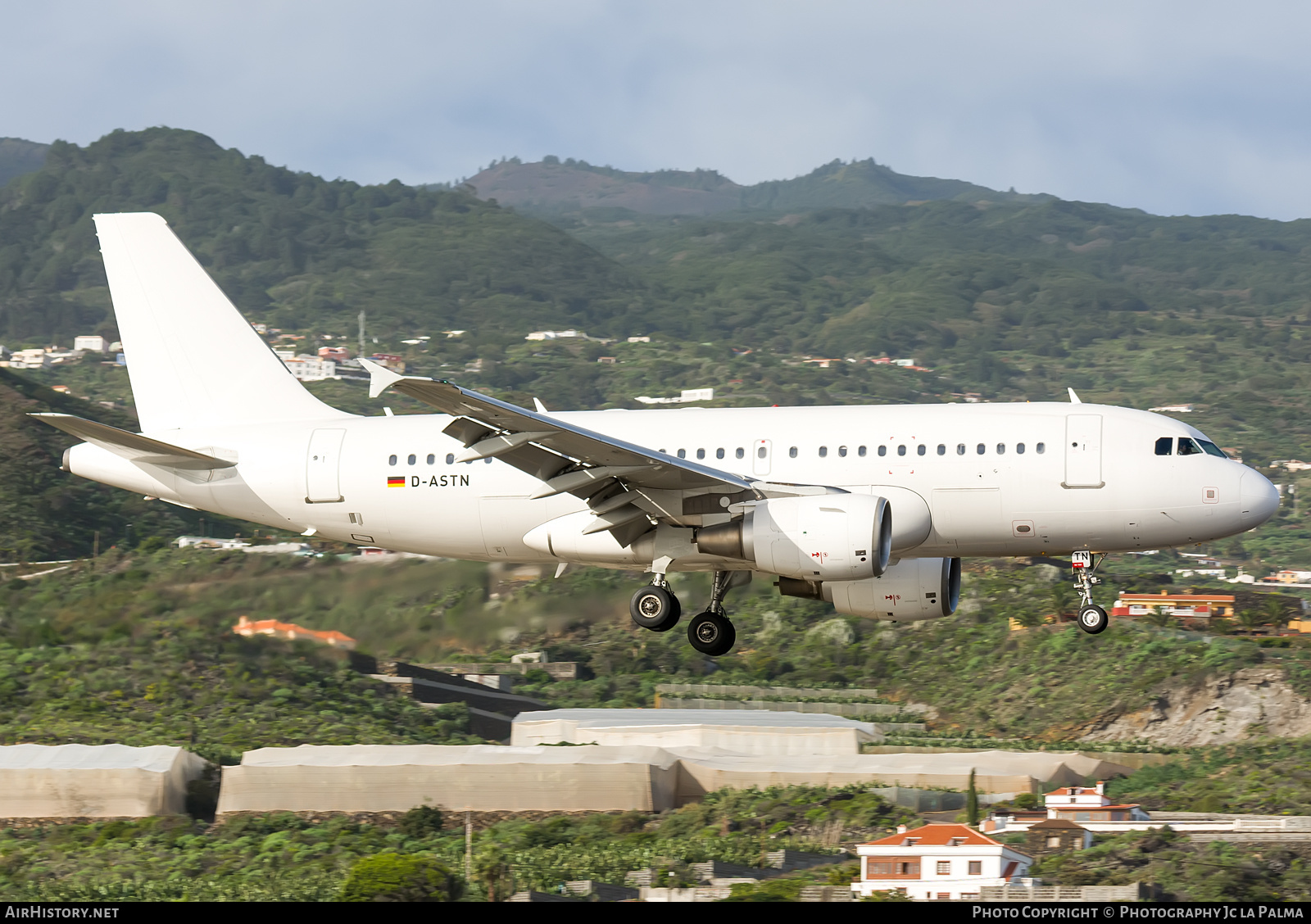 Aircraft Photo of D-ASTN | Airbus A319-112 | AirHistory.net #409364