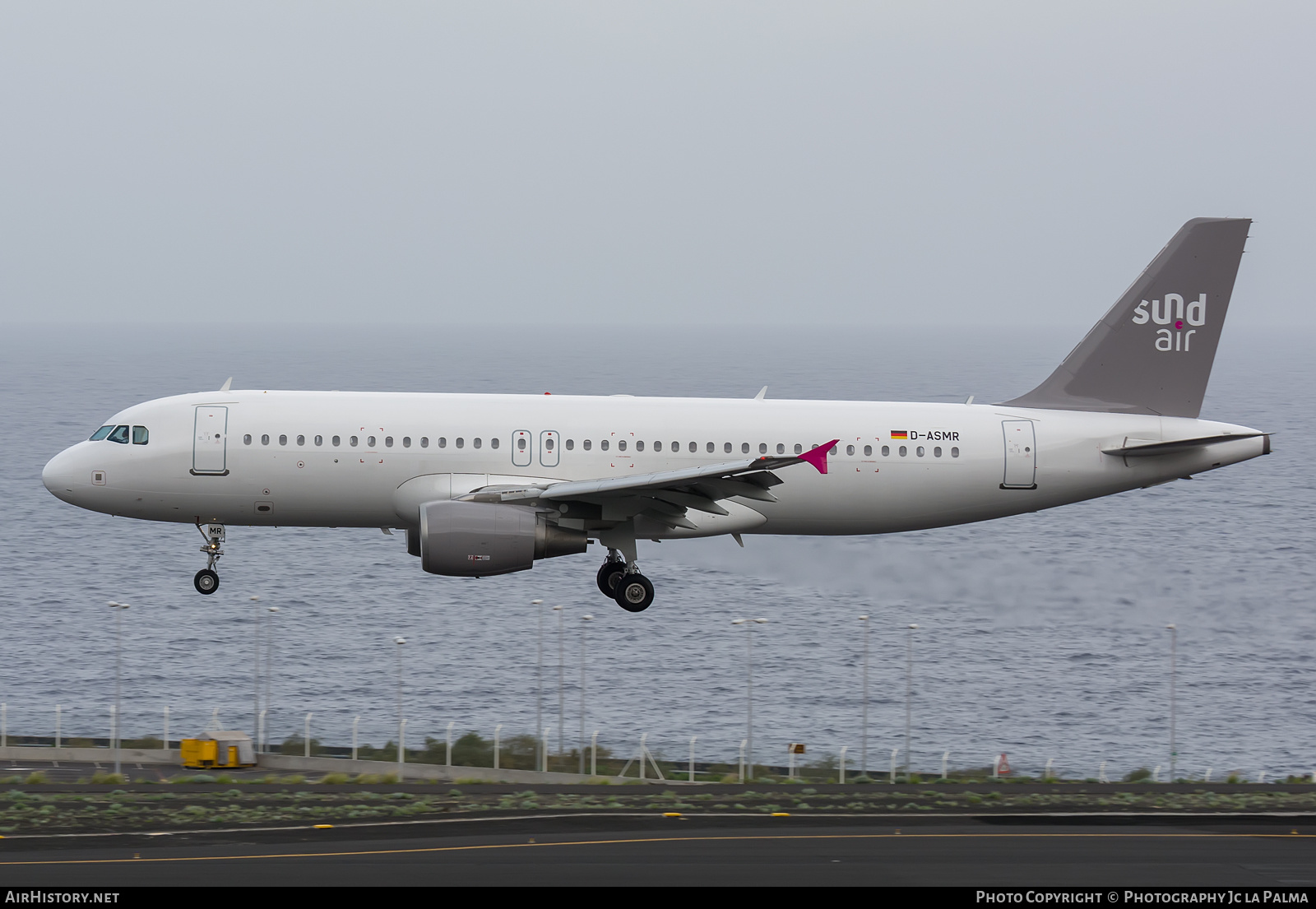 Aircraft Photo of D-ASMR | Airbus A320-214 | Sundair | AirHistory.net #409389