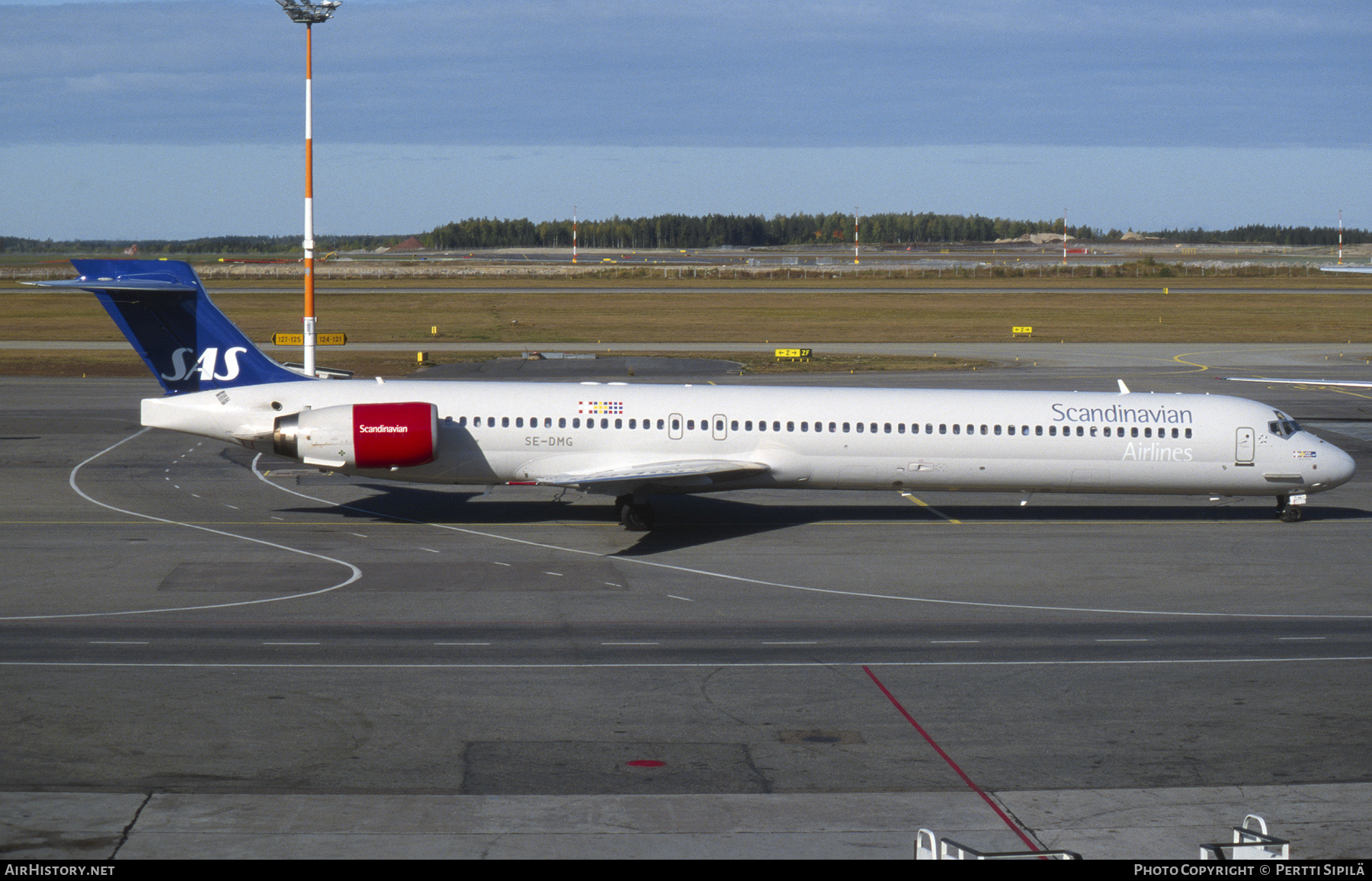 Aircraft Photo of SE-DMG | McDonnell Douglas MD-90-30 | Scandinavian Airlines - SAS | AirHistory.net #409426