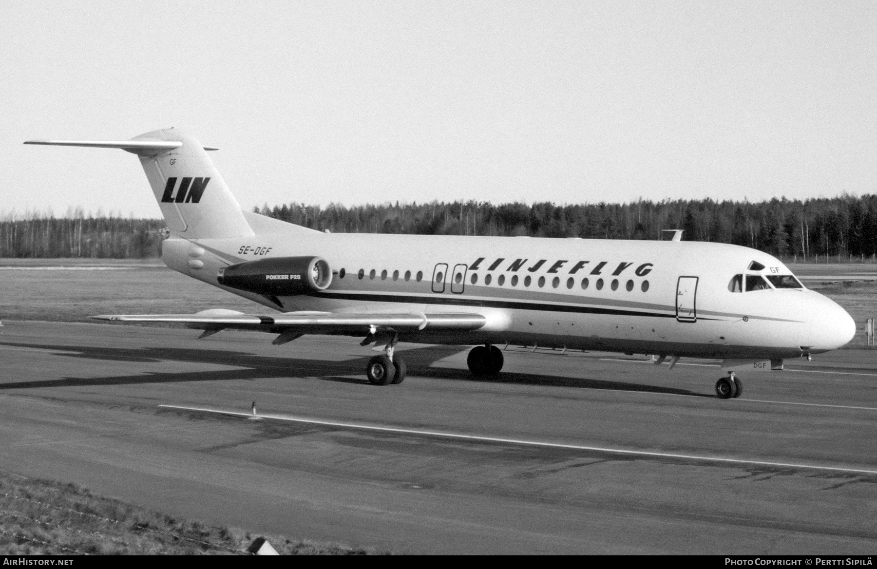 Aircraft Photo of SE-DGF | Fokker F28-4000 Fellowship | Linjeflyg | AirHistory.net #409429