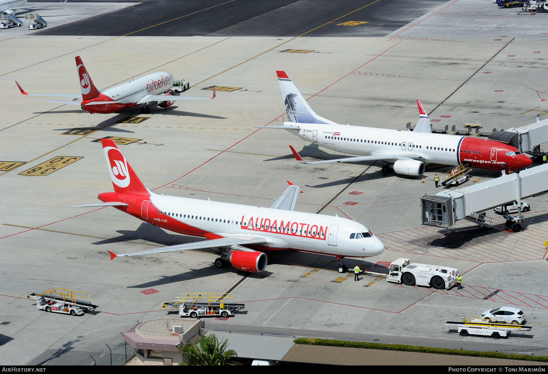 Aircraft Photo of OE-LOC | Airbus A320-214 | Laudamotion | AirHistory.net #409443