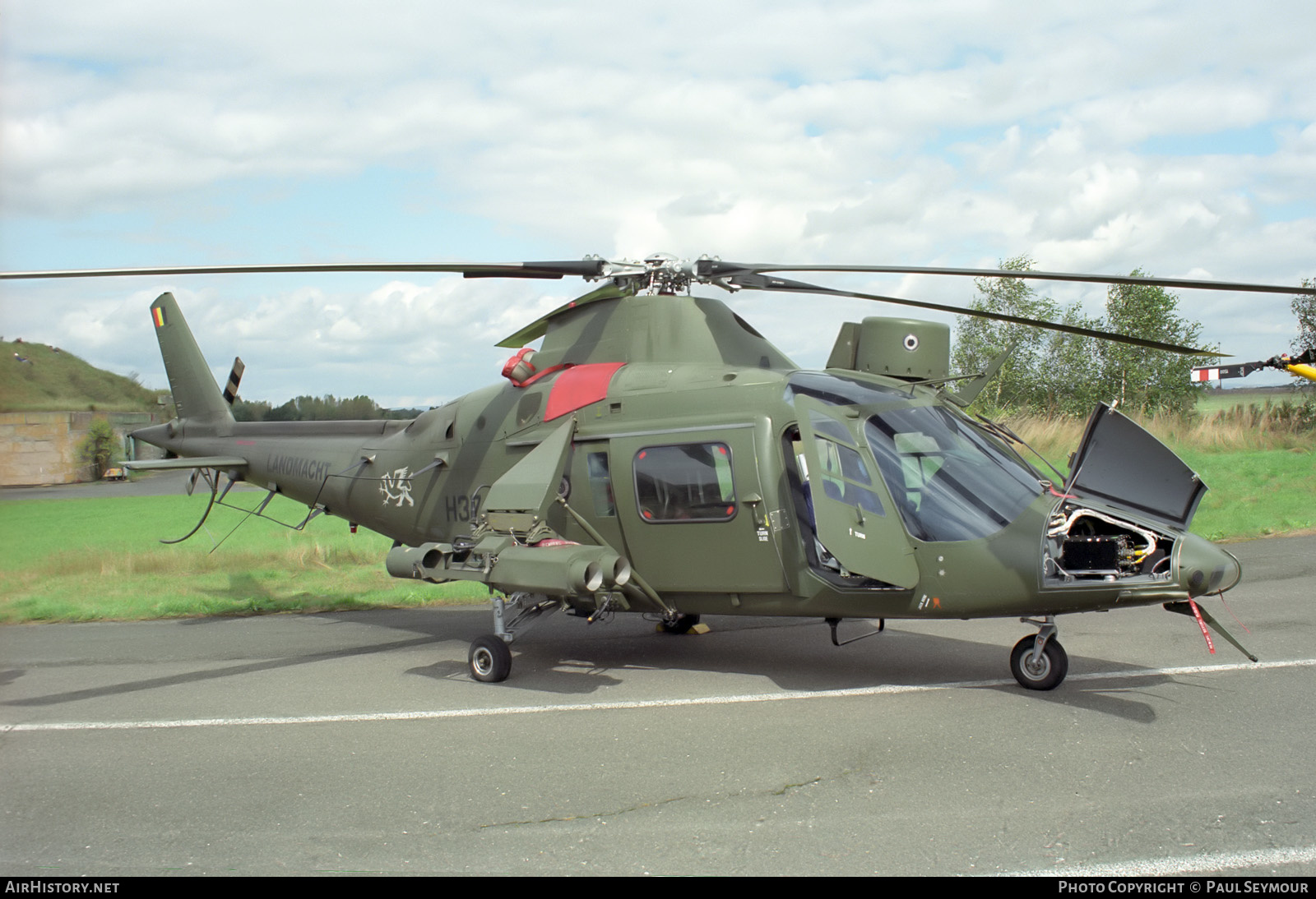 Aircraft Photo of H37 | Agusta A-109HA (A-109BA) | Belgium - Army | AirHistory.net #409512