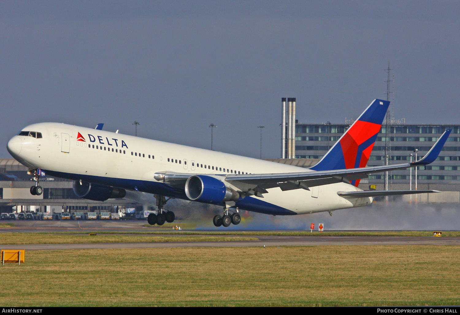 Aircraft Photo of N186DN | Boeing 767-332/ER | Delta Air Lines | AirHistory.net #409634