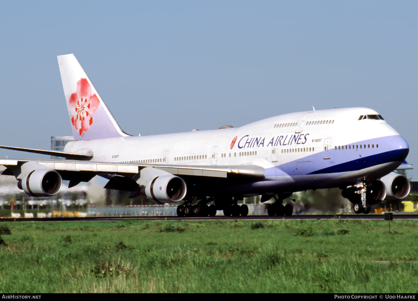 Aircraft Photo of B-18207 | Boeing 747-409 | China Airlines | AirHistory.net #409639