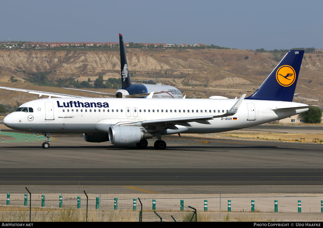 Aircraft Photo of D-AIUH | Airbus A320-214 | Lufthansa | AirHistory.net #409802