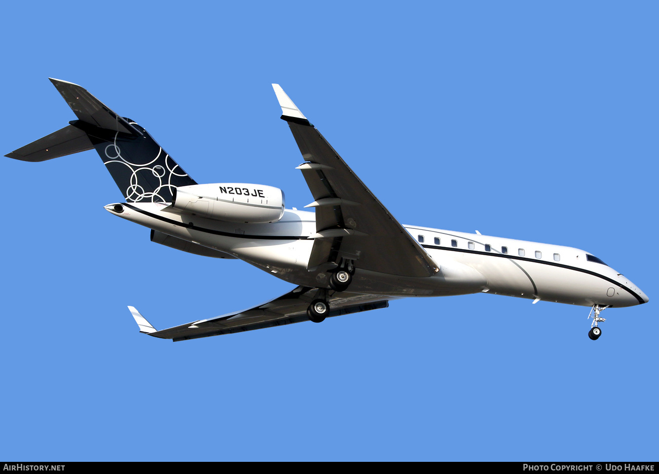 Aircraft Photo of N203JE | Bombardier Global 6000 (BD-700-1A10) | AirHistory.net #409838